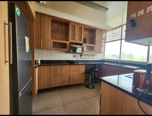 3 BEDROOM FLAT FOR SALE IN THREE RIVERS PROPER